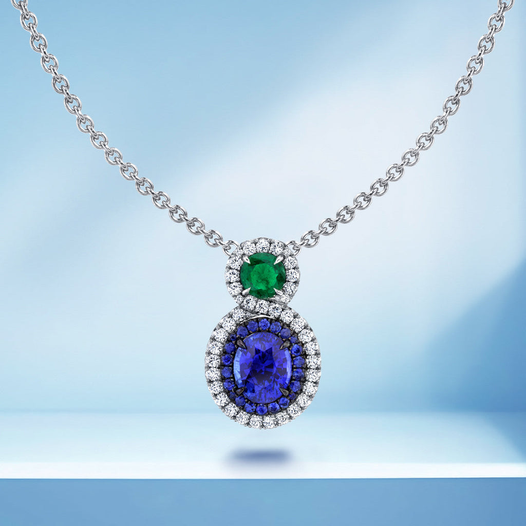 Pendant in white gold with diamonds, sapphire and emerald.