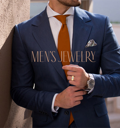 Man wearing a yellow gold ring leaning on a wall in a suit